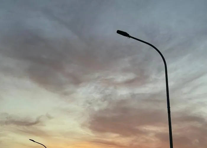 アパート Cozy With Balcony *